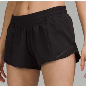Lululemon hotty hot shorts 2.5”